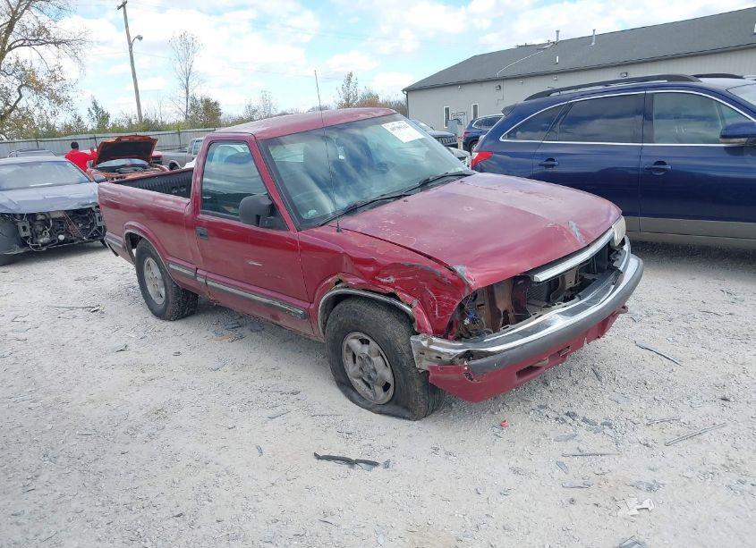 1998 Chevrolet S-10 LS (VIN 1GCDT14X3WK165995) main photo