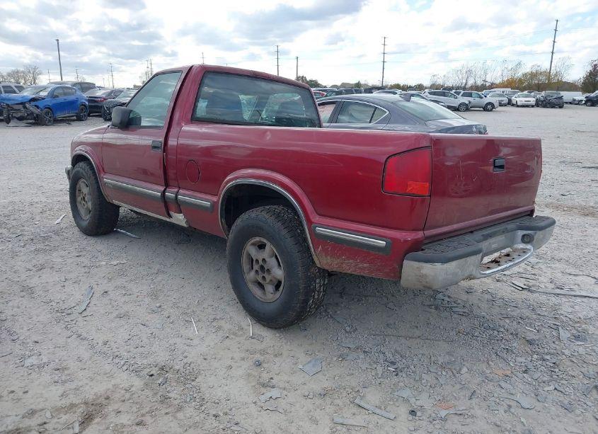 Photo 3 of 1998 Chevrolet S-10 LS (VIN 1GCDT14X3WK165995)