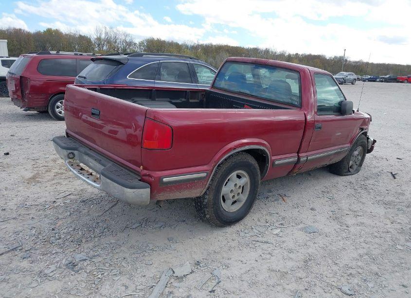 Photo 4 of 1998 Chevrolet S-10 LS (VIN 1GCDT14X3WK165995)