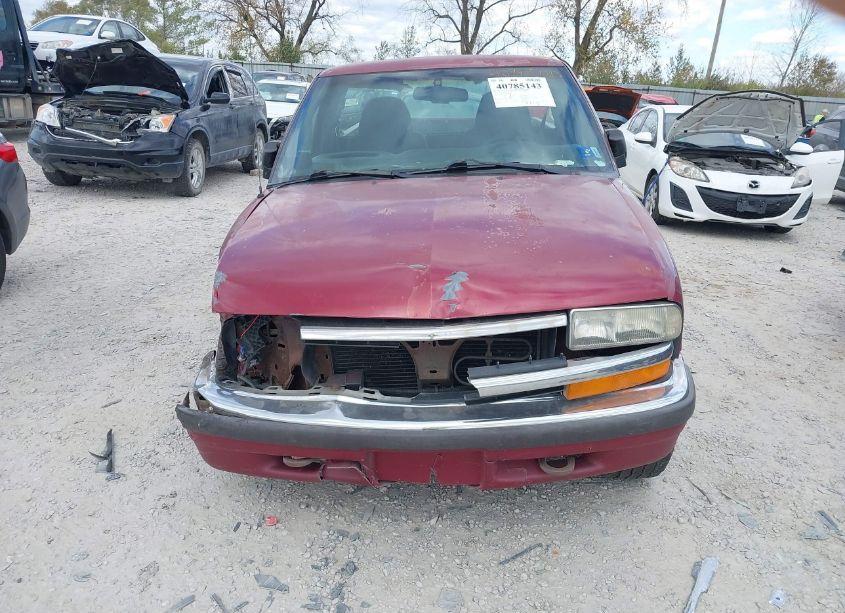 Photo 6 of 1998 Chevrolet S-10 LS (VIN 1GCDT14X3WK165995)