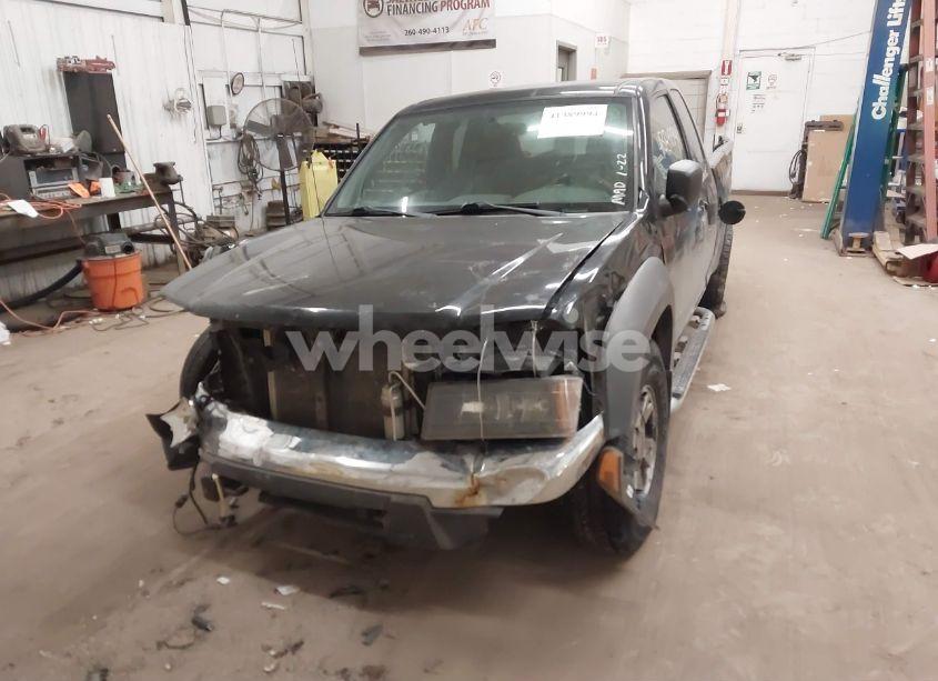 Photo 2 of 2005 Chevrolet Colorado LS (VIN 1GCDT196258150397)