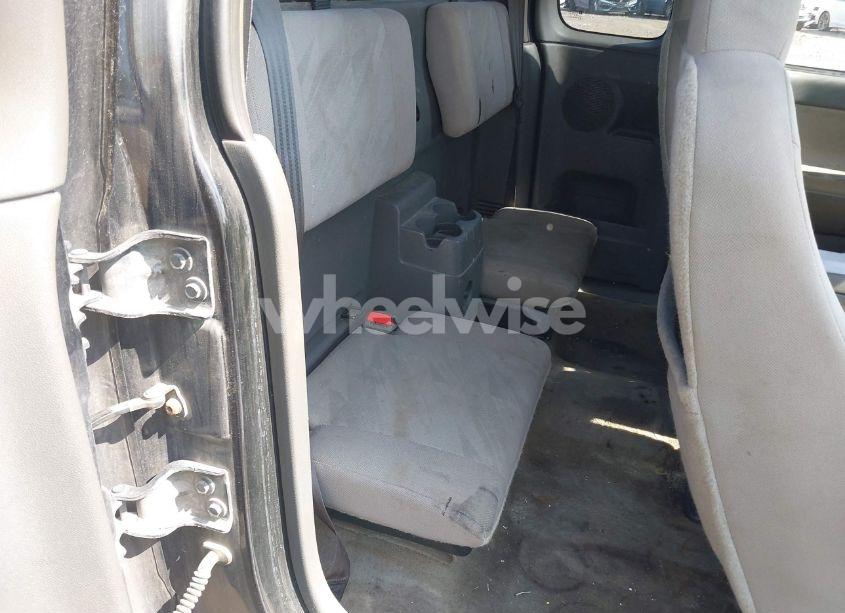 Photo 8 of 2005 Chevrolet Colorado LS (VIN 1GCDT196758112759)