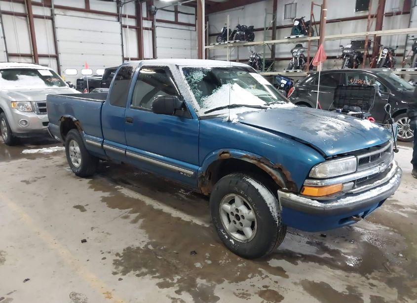 2000 Chevrolet S-10 LS (VIN 1GCDT19W0Y8207717) main photo