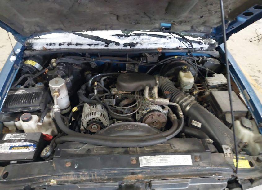 Photo 10 of 2000 Chevrolet S-10 LS (VIN 1GCDT19W0Y8207717)