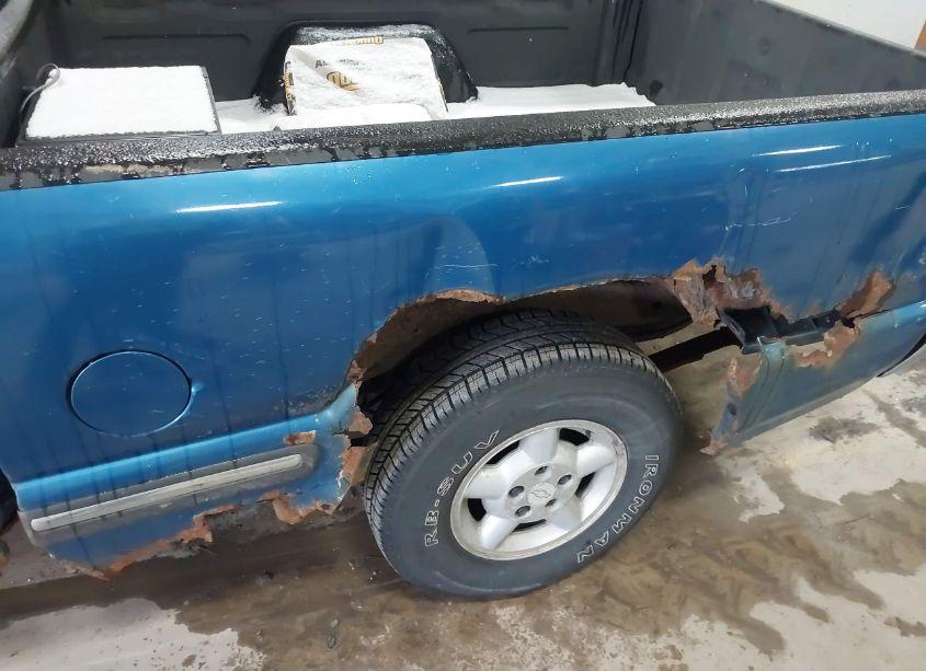 Photo 12 of 2000 Chevrolet S-10 LS (VIN 1GCDT19W0Y8207717)