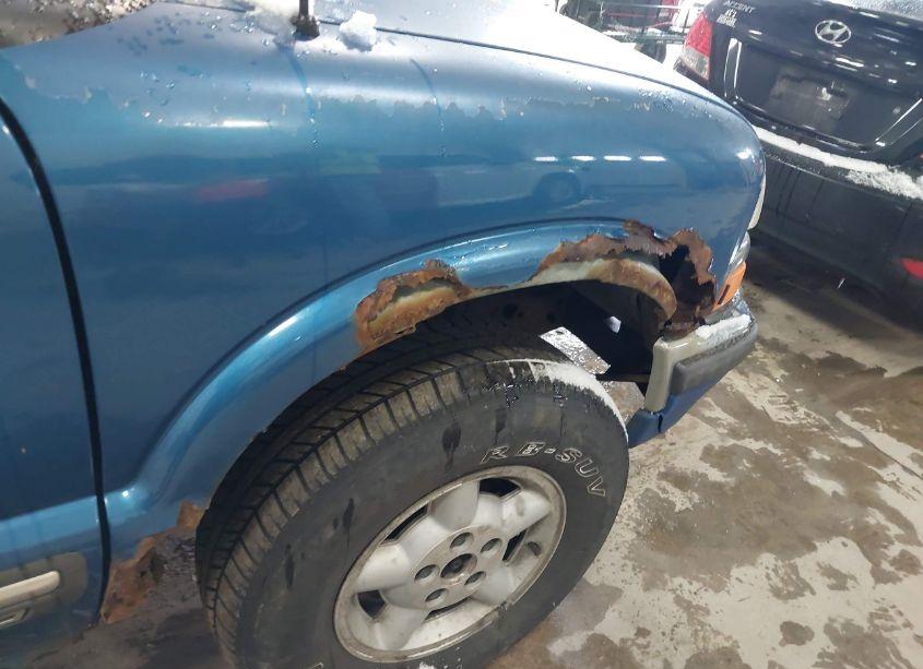 Photo 14 of 2000 Chevrolet S-10 LS (VIN 1GCDT19W0Y8207717)