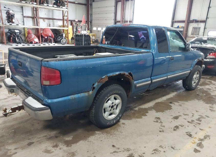 Photo 4 of 2000 Chevrolet S-10 LS (VIN 1GCDT19W0Y8207717)