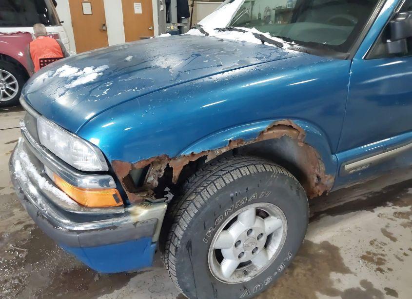 Photo 6 of 2000 Chevrolet S-10 LS (VIN 1GCDT19W0Y8207717)
