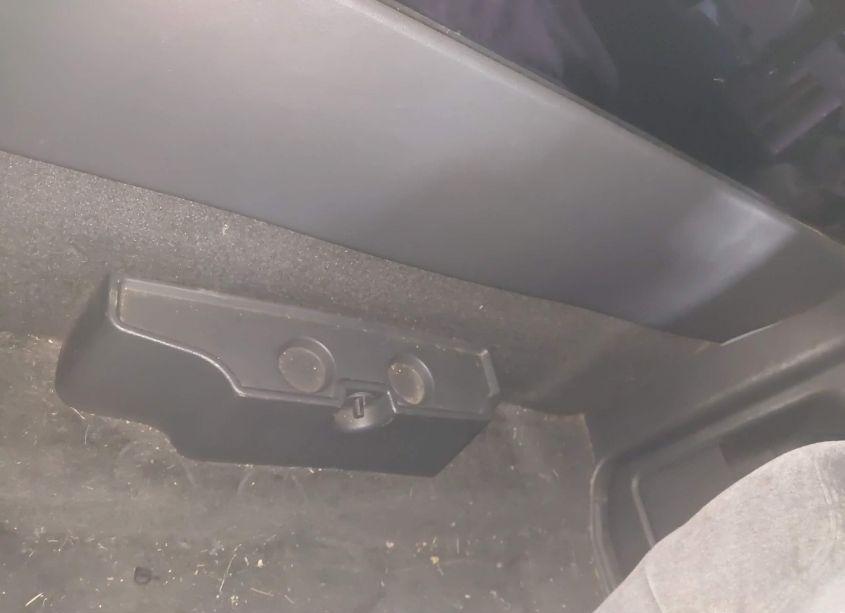 Photo 8 of 2000 Chevrolet S-10 LS (VIN 1GCDT19W0Y8207717)