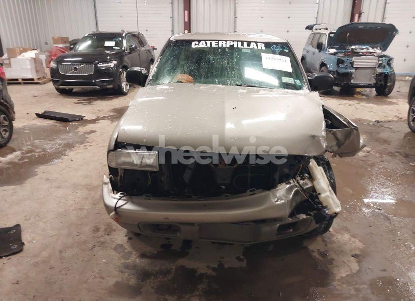 Photo 12 of 2001 Chevrolet S-10 LS (VIN 1GCDT19W118151261)