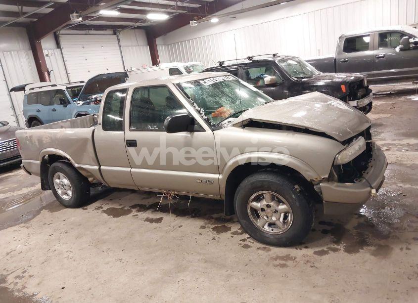 Photo 13 of 2001 Chevrolet S-10 LS (VIN 1GCDT19W118151261)