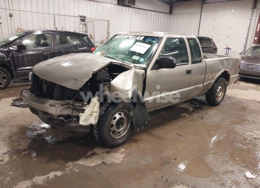 Photo 2 of 2001 Chevrolet S-10 LS (VIN 1GCDT19W118151261)