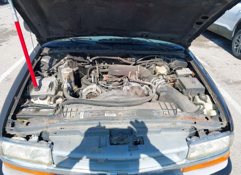 Photo 10 of 2002 Chevrolet S-10 LS (VIN 1GCDT19W128200802)