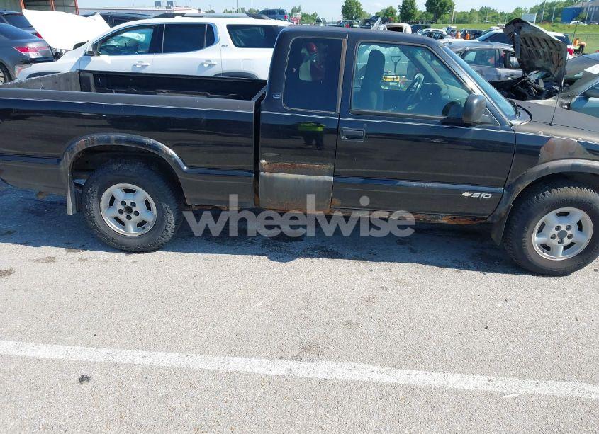 Photo 12 of 2002 Chevrolet S-10 LS (VIN 1GCDT19W128200802)