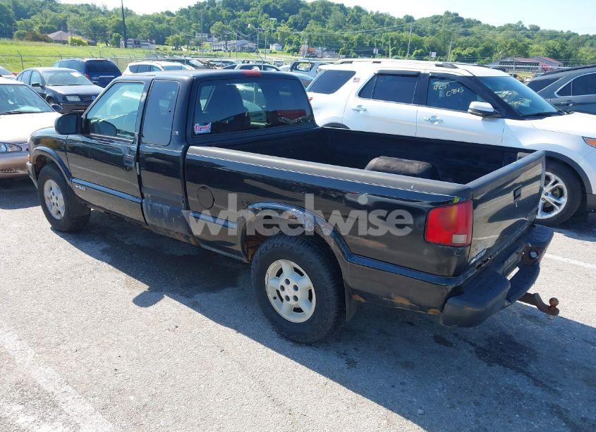 Photo 3 of 2002 Chevrolet S-10 LS (VIN 1GCDT19W128200802)