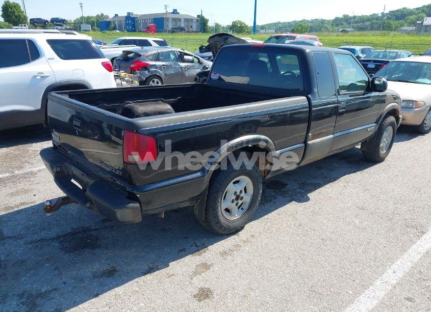 Photo 4 of 2002 Chevrolet S-10 LS (VIN 1GCDT19W128200802)