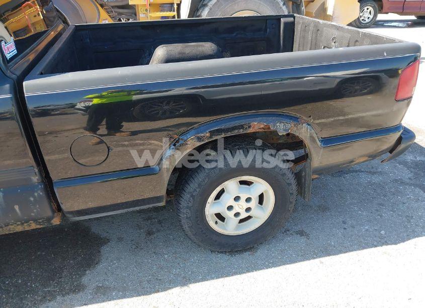 Photo 6 of 2002 Chevrolet S-10 LS (VIN 1GCDT19W128200802)