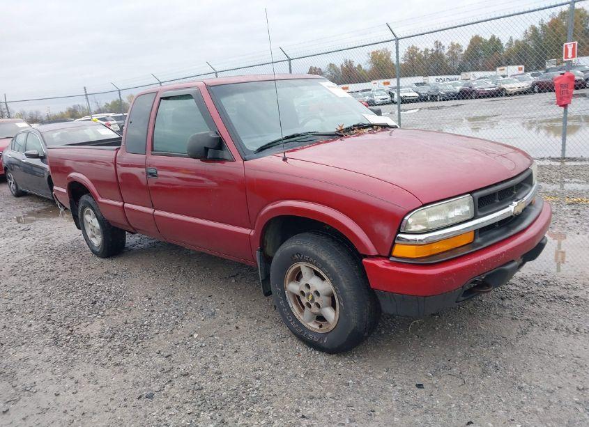 2002 Chevrolet S-10 LS (VIN 1GCDT19W228133207) main photo