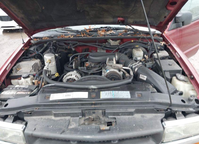 Photo 10 of 2002 Chevrolet S-10 LS (VIN 1GCDT19W228133207)