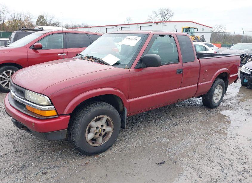 Photo 2 of 2002 Chevrolet S-10 LS (VIN 1GCDT19W228133207)