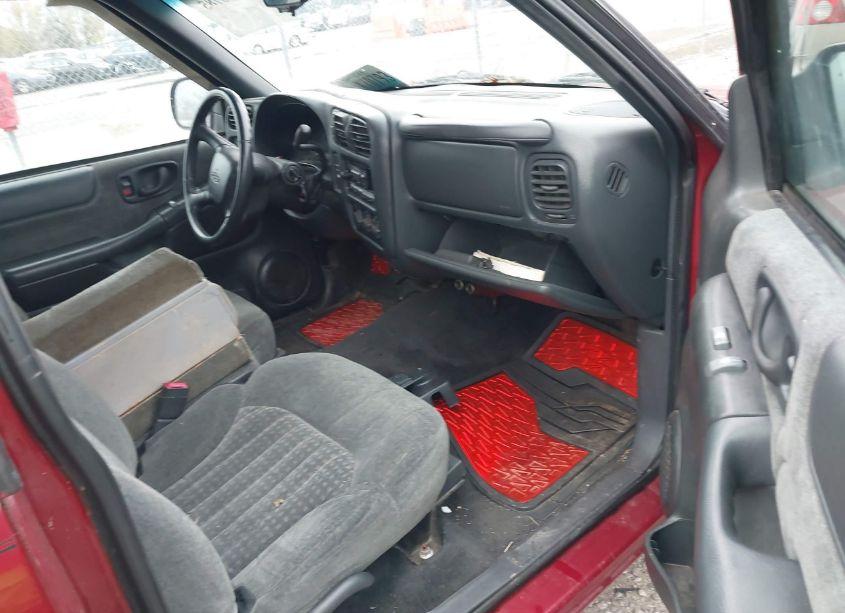 Photo 5 of 2002 Chevrolet S-10 LS (VIN 1GCDT19W228133207)