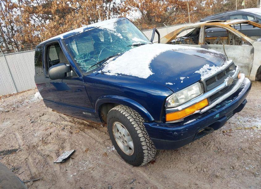 2001 Chevrolet S-10 LS (VIN 1GCDT19W318129648) main photo