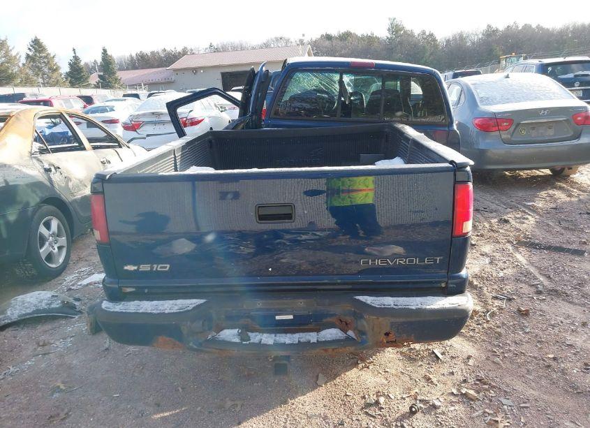 Photo 15 of 2001 Chevrolet S-10 LS (VIN 1GCDT19W318129648)