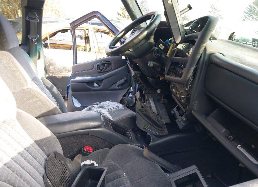 Photo 5 of 2001 Chevrolet S-10 LS (VIN 1GCDT19W318129648)