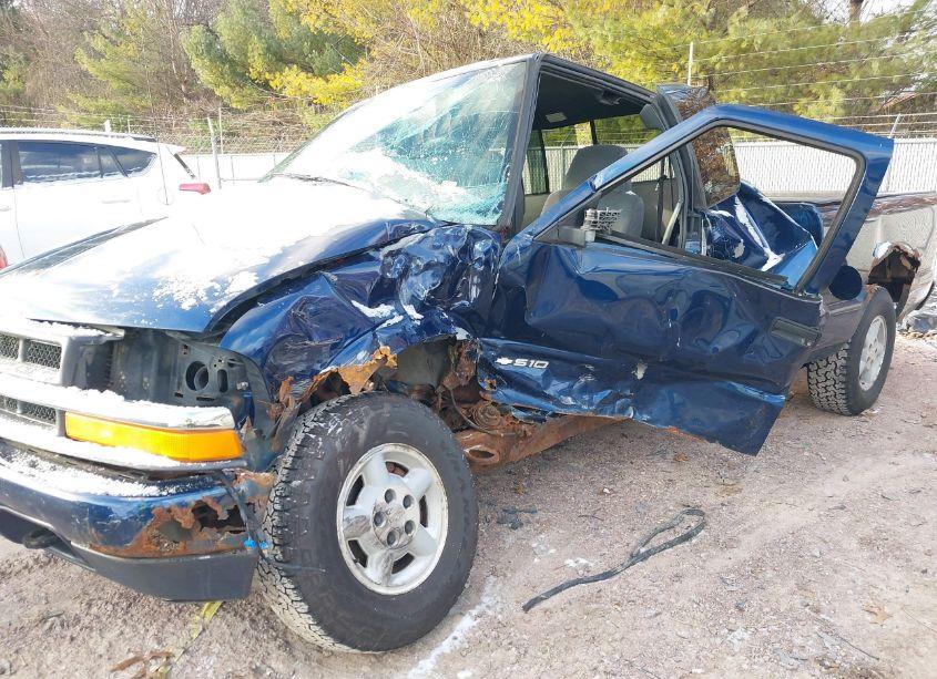 Photo 6 of 2001 Chevrolet S-10 LS (VIN 1GCDT19W318129648)