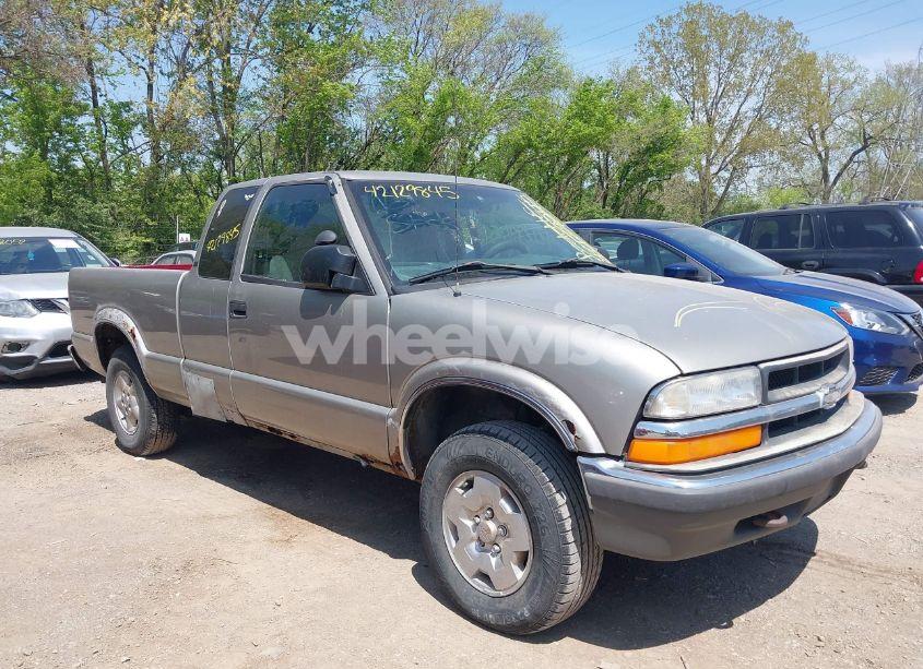 Photo 12 of 2001 Chevrolet S-10 LS (VIN 1GCDT19W41K181244)