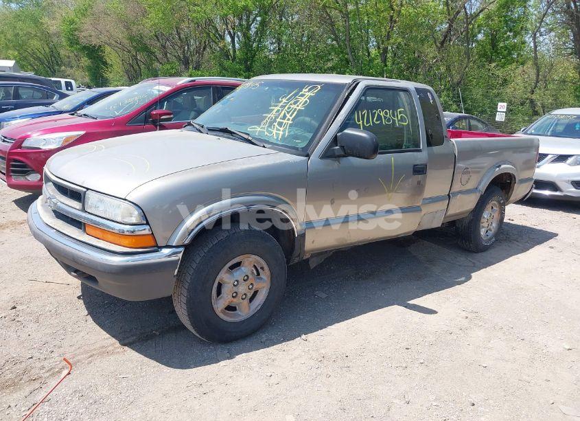 Photo 2 of 2001 Chevrolet S-10 LS (VIN 1GCDT19W41K181244)