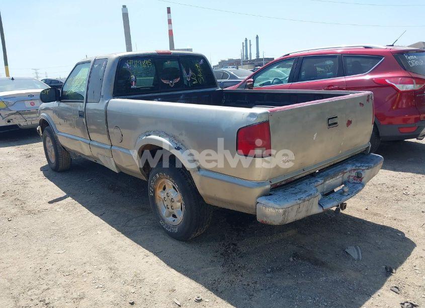 Photo 3 of 2001 Chevrolet S-10 LS (VIN 1GCDT19W41K181244)