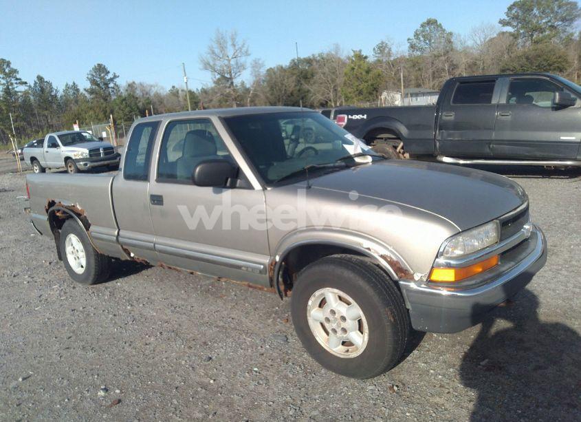 2000 Chevrolet S-10 LS (VIN 1GCDT19W4Y8198228) main photo