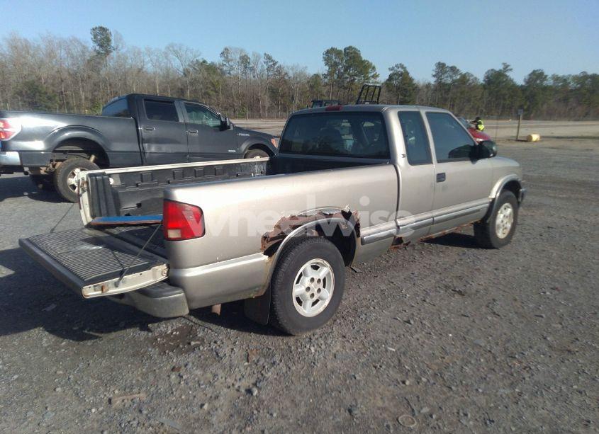 Photo 4 of 2000 Chevrolet S-10 LS (VIN 1GCDT19W4Y8198228)