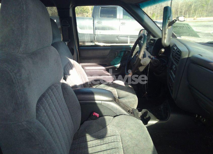 Photo 5 of 2000 Chevrolet S-10 LS (VIN 1GCDT19W4Y8198228)