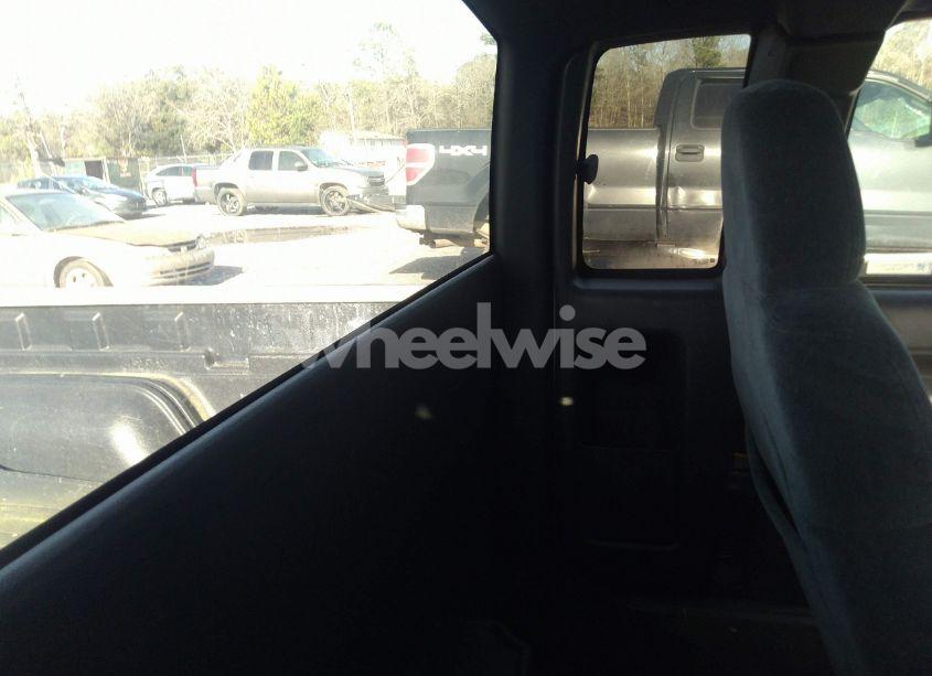 Photo 8 of 2000 Chevrolet S-10 LS (VIN 1GCDT19W4Y8198228)