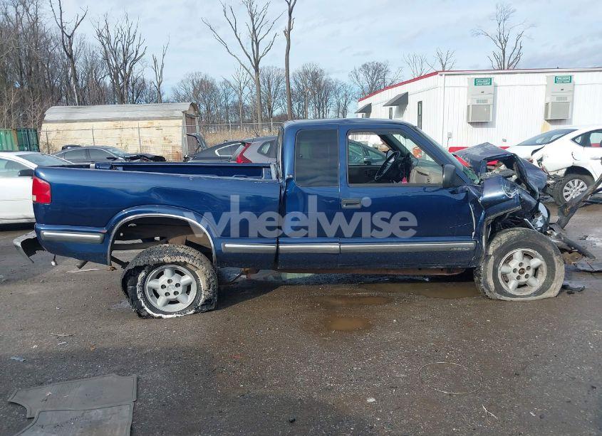 Photo 13 of 1999 Chevrolet S-10 LS (VIN 1GCDT19W6X8174415)