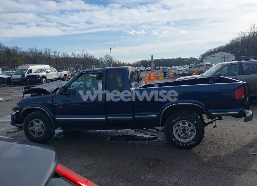 Photo 14 of 1999 Chevrolet S-10 LS (VIN 1GCDT19W6X8174415)