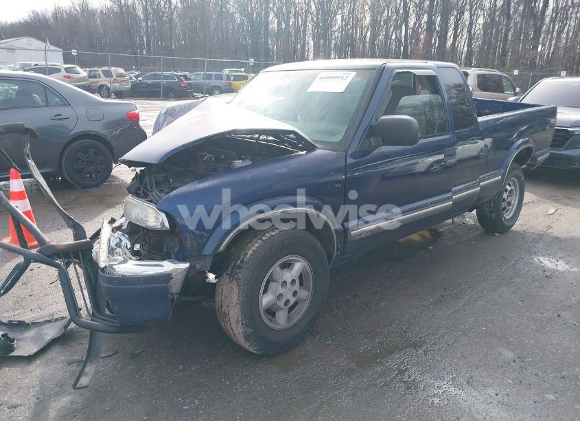 Photo 2 of 1999 Chevrolet S-10 LS (VIN 1GCDT19W6X8174415)