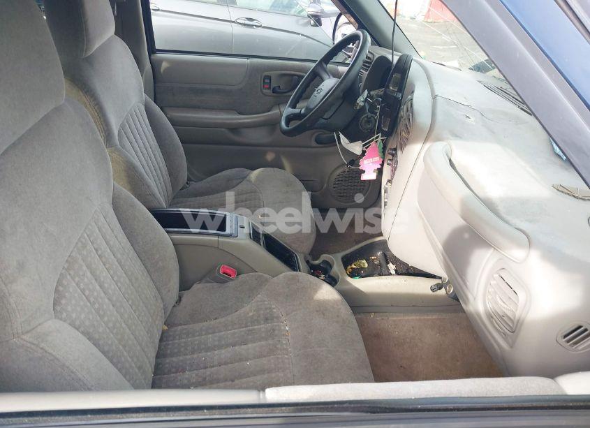 Photo 5 of 1999 Chevrolet S-10 LS (VIN 1GCDT19W6X8174415)