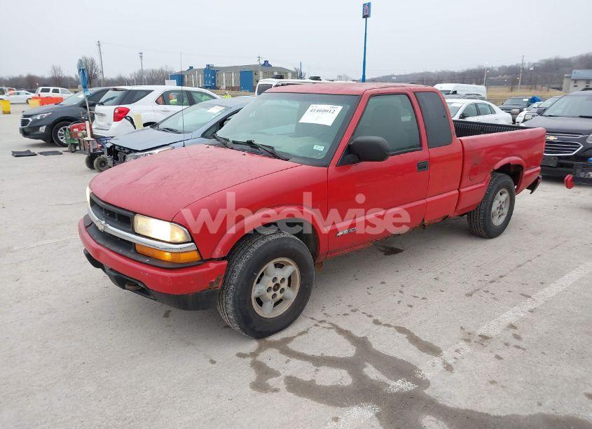 Photo 2 of 2002 Chevrolet S-10 LS (VIN 1GCDT19W928196725)