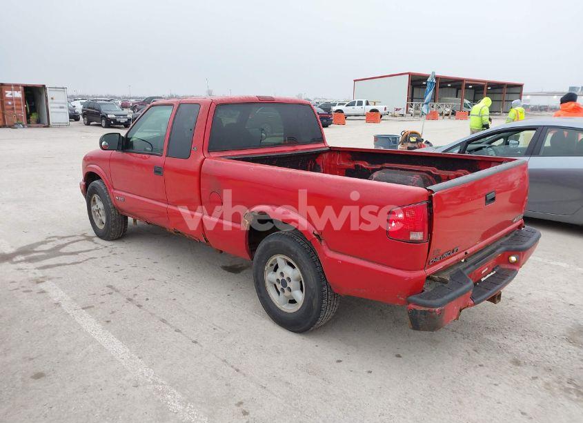 Photo 3 of 2002 Chevrolet S-10 LS (VIN 1GCDT19W928196725)