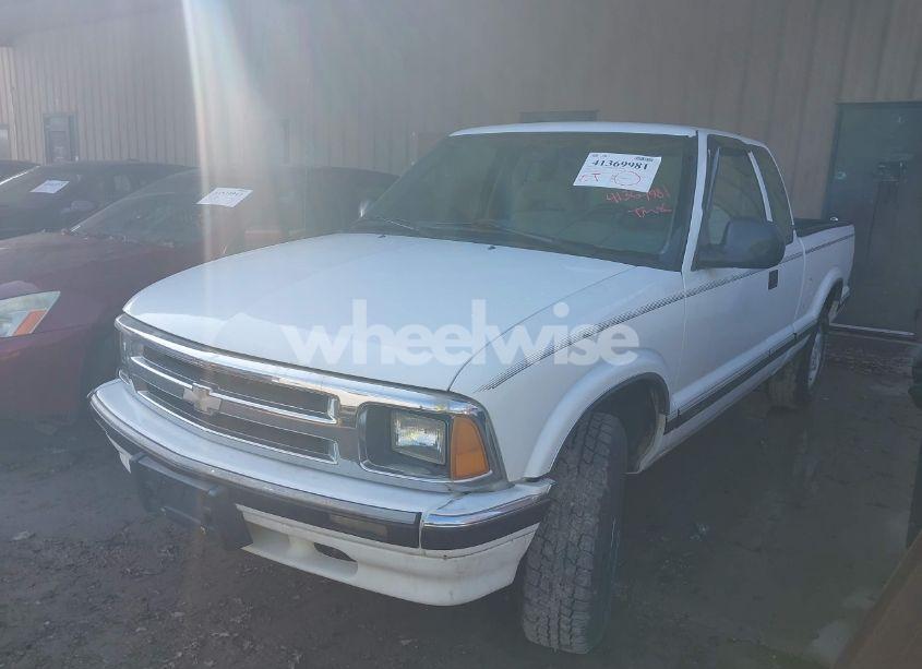 Photo 2 of 1996 Chevrolet S TRUCK S10 (VIN 1GCDT19W9TK207551)