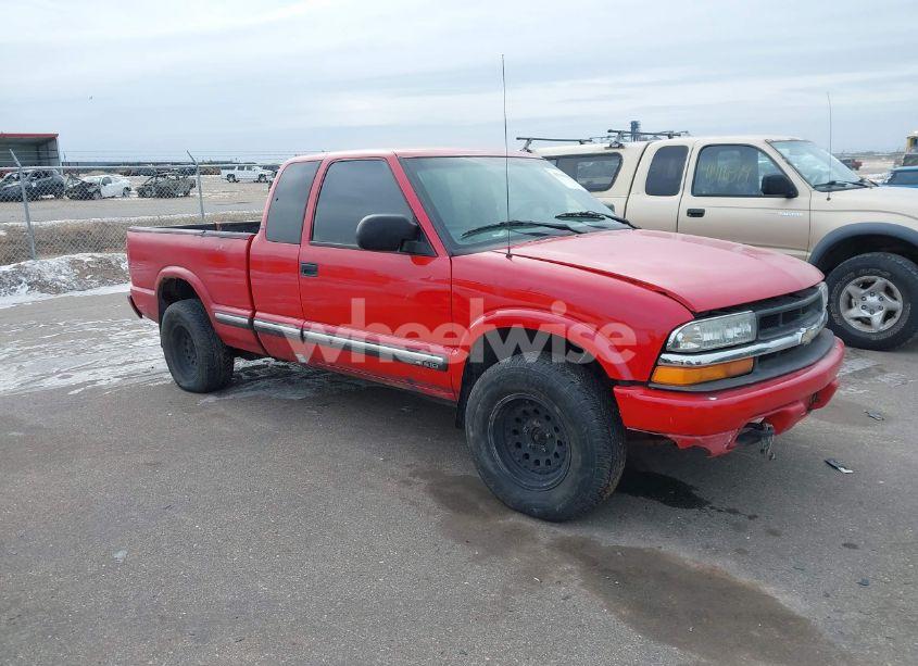 2001 Chevrolet S-10 LS (VIN 1GCDT19WX18195047) main photo