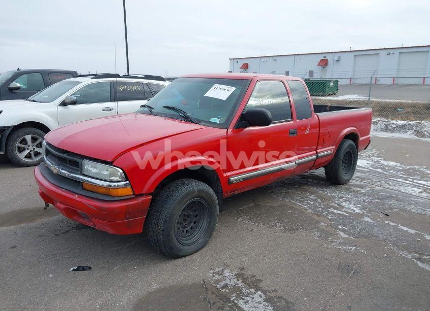 Photo 2 of 2001 Chevrolet S-10 LS (VIN 1GCDT19WX18195047)