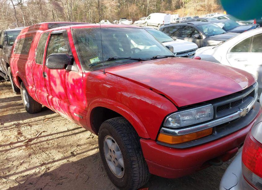 2001 Chevrolet S-10 LS (VIN 1GCDT19WX18218195) main photo