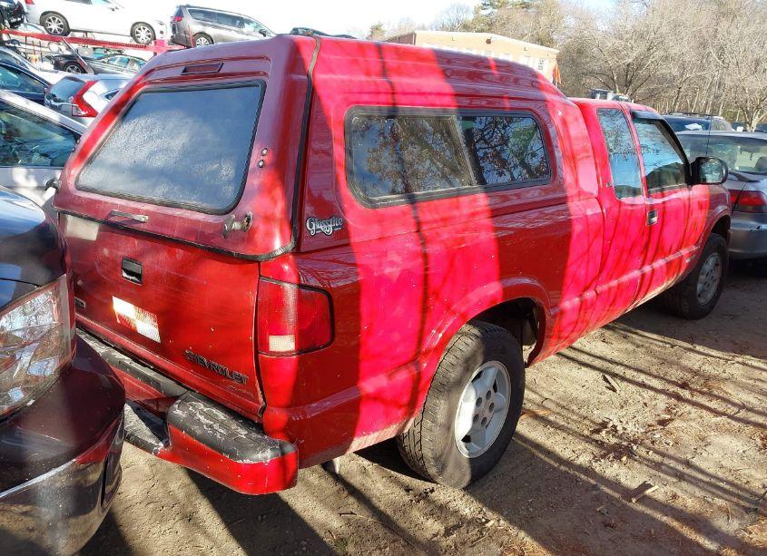 Photo 4 of 2001 Chevrolet S-10 LS (VIN 1GCDT19WX18218195)