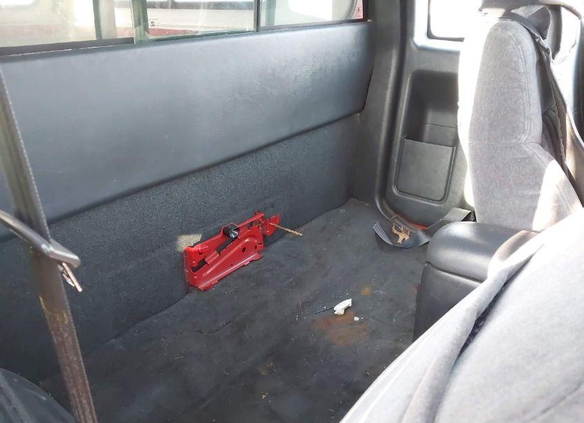 Photo 8 of 2001 Chevrolet S-10 LS (VIN 1GCDT19WX18218195)