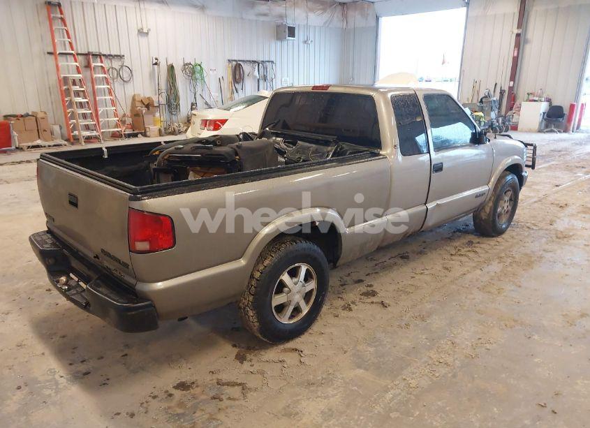 Photo 4 of 2002 Chevrolet S-10 LS (VIN 1GCDT19WX28127512)