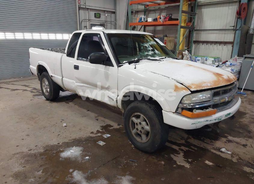 2000 Chevrolet S-10 LS (VIN 1GCDT19WXYK179539) main photo